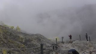 迫力ある活火山