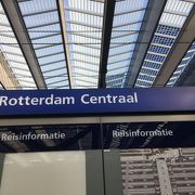 オランダ第2の都市の主要駅ですが結構シンプル