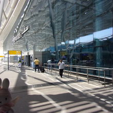 カイロ国際空港第２ターミナル出発口。