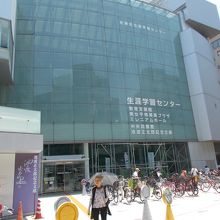 館内にあります。