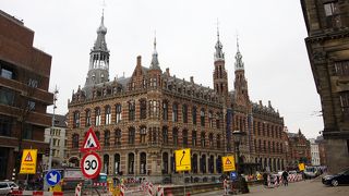 日本でいうと老舗デパート