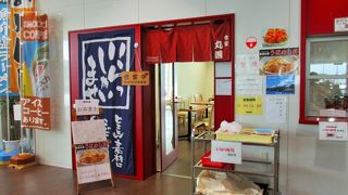 鴛泊港フェリーターミナル2階　利尻山の展望良し