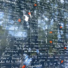 たくさんの言語で愛の言葉が書かれています。