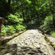 歴史ある石の坂道