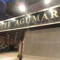 ホテルの外観です。夜でも分かりやすいです。