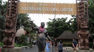 広大な敷地の中に、ポリネシアの文化が再現されています。