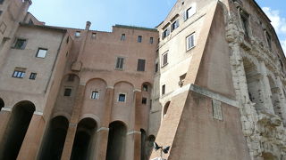 ぜひ裏側に回ってみてください！