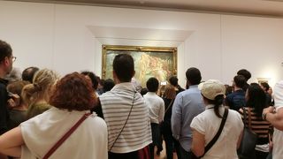 事前予約をしていても並びます。