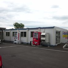 新しい営業所はニコニコレンタカーさんと同建物