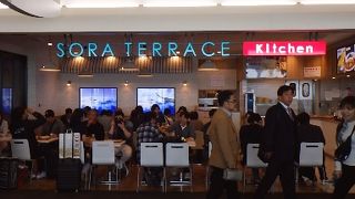 空港内のカフェ・売店