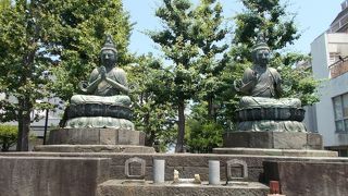 浅草寺の境内にあります。