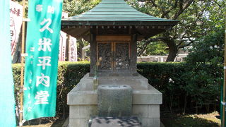 浅草寺の境内にあります。