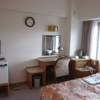 奥行きがないので横に広い？…