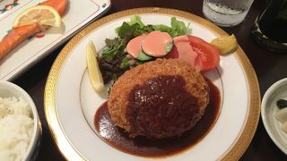 土曜日は開店前の11:30前に行くと良いです。