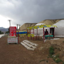 道路沿いにありました