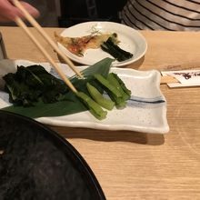 ご存知『野沢菜の塩漬け』。好物のため、箸が先に出てしまった。