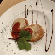 見た目、フランス料理のような『洋風こねつけ』。東信地方の料理