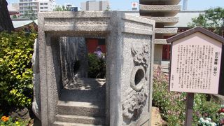 浅草寺の境内にあります。