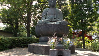 浅草寺の境内にあります。