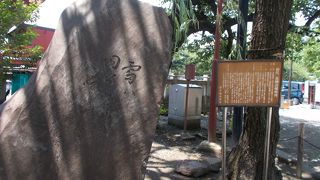 浅草神社の境内にあります。