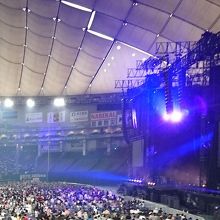 ライブ開始前のドーム内