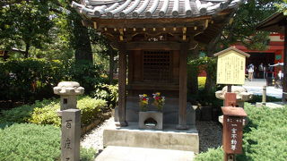 浅草寺の境内にあります。