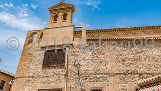 石積みがむき出しになっている外壁が歴史を感じさせます。