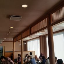 座敷とテーブル