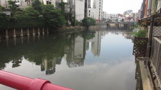いかにも街中を流れる川という感じでした