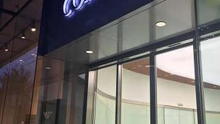 高級車のショールーム