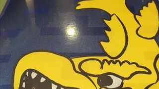 このお店、駅の構内に有るので、新幹線待ちのをしながら食べる事ができます。鶏ベースのスープが透き通っていてするするっとらーめんを食べる事ができます。