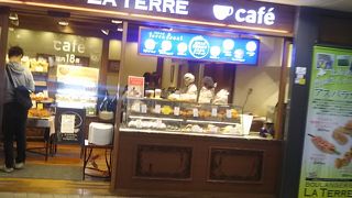 こちらをよく待ち合わせで利用させていただいています。