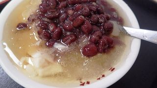 寧夏夜市の向かい側に見つけて入った。小豆のせが甘くておいしかった