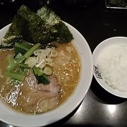 (仙台っ子)一番人気は仙台っ子ラーメン650円のようです。トンコツ醤油に中太麺がいい感じでした。