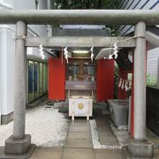 小さな稲荷神社です