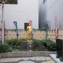 広場になっています。