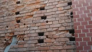 東京駅の中から見ると昔の赤レンガの東京駅の一部を見ることができます