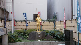 かっぱ橋道具街の中ごろにあります。