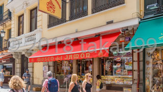 初めてマドリードに来た人や団体ツアーの人にはイイかも。