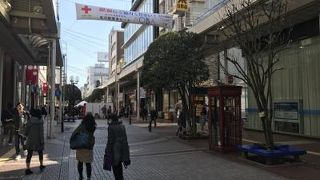 いろんなお店が並んでます。