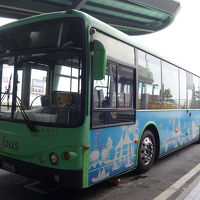 台中空港行き302バスは、150ｍくらい先のマック前から