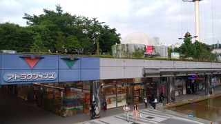 狭い敷地を有効利用しながらデザインされた遊園地施設が多いです