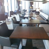 広々としたクラブラウンジ