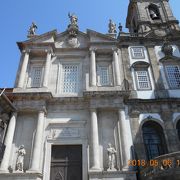 ジェロニモス修道院と並ぶ、ポルトガルで見る価値のある建築物。