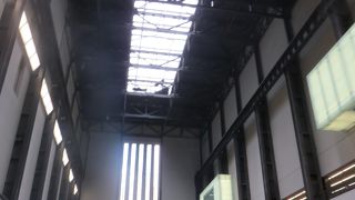 巨大な空間でラトルとロンドン交響楽団の音楽会も開催