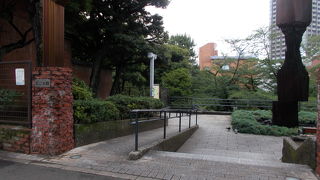 港区赤坂にある公園です。