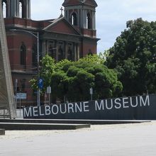 この看板に誘われる感じ・・