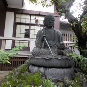 赤坂にある浄土寺の境内にあります。