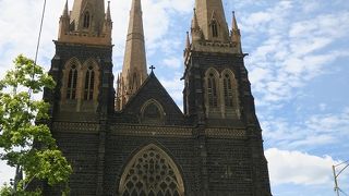 ステンドグラスが素敵な教会