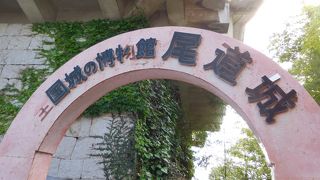 廃墟マニア以外は近くに行く必要は無いでしょう。